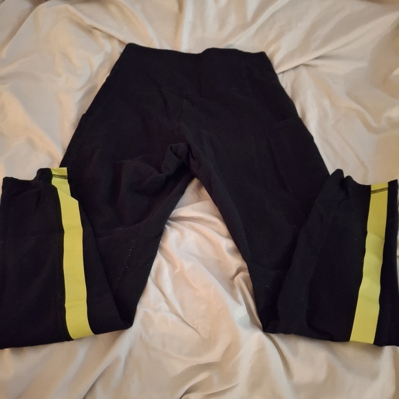 New York & Company Soho Street Women's Black and Yellow Leggings - Picture 7 of 8